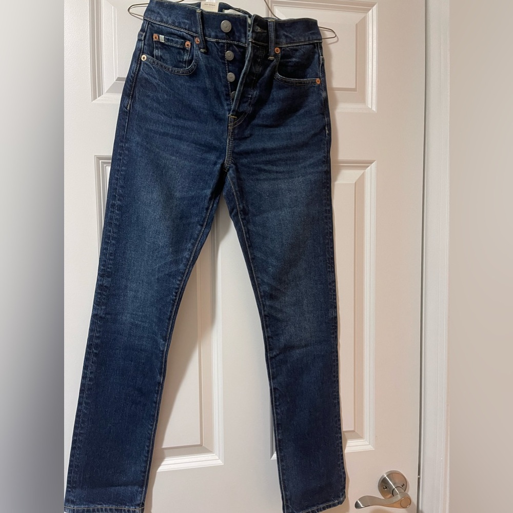 AE77 Straight Crop